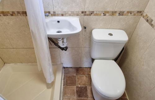 3 Bedroom House Ideal for Work Family Short or Long Term Stays Easy Access to Manchester Oldham Halifax Bury - Foto 10