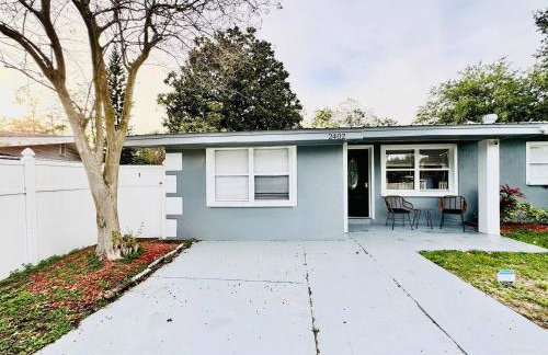 Game Night Ready Lakeland Stay Near Colleges - Foto 6