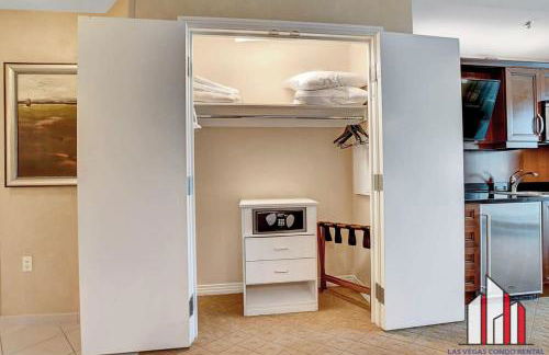 MGM Signature-32-607 F1 Track & Strip View Balcony - Foto 36