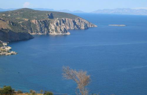 Large Stone Villa with garden. - Foto 29