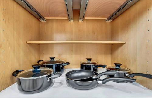 Trendy Two-Level Apartment - Foto 23