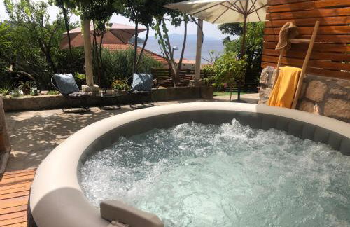 SECRET PARADISE-Holiday home with hot tub and BBQ - Photo 1