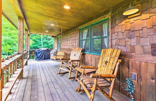 Slaty Fork Escape with Mountain View and Hot Tub! - Foto 26