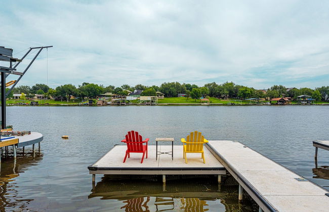 Waterfront 5 BR w/ Hot Tub Sleeps 13! - Foto 43