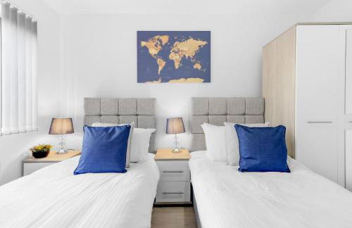 Modern 4 Bedroom House With Parking in Farnham Royal, Slough By 360stays - Foto 24