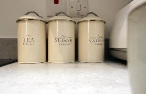 Modern Comfort Near Castle St with WiFi & Parking! - Foto 15