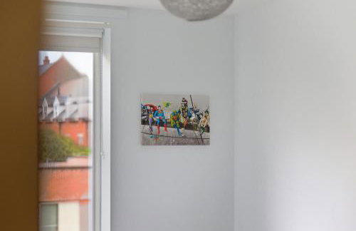 Steps from Train Station - Modern 2-Bedroom with Balcony & Cambridge Amenities, Family Friendly - Foto 16