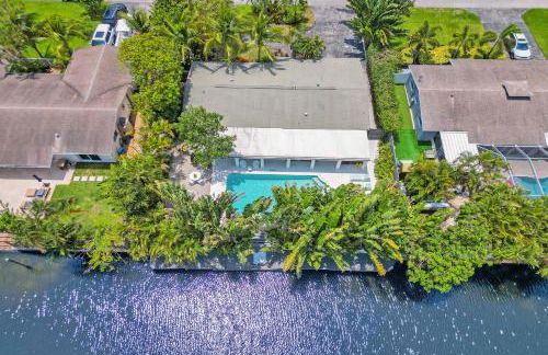 New! Waterfront Heated Pool, Fishing Pier, Designer Touches, 2mi to Beach - Photo 15