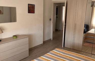 Grand F2 60mq centre Antibes, proche plages, commerces, 2 balcons, parking, train, bus, deco vintage, pet friendly - Foto 13