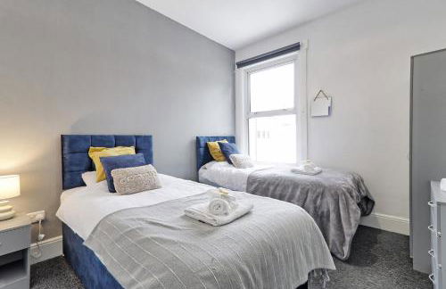 Beautiful Spacious four bedroom house with parking for 2 cars, 5 minute walk to southend station - Foto 4