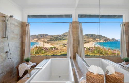 Distinguished Oceanfront Point Estate with Iconic Beach Mountain Vistas - Foto 64