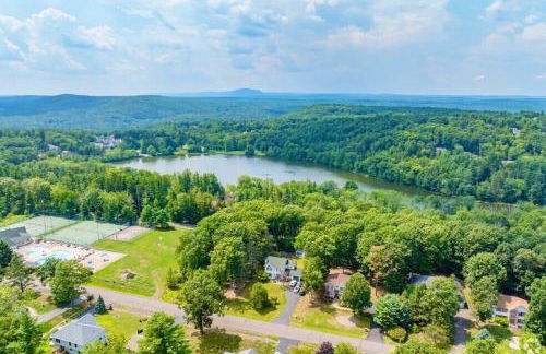 Luxury Villa with Hot Tub, Two Fire Pits, King Bed Suite, Game Room & Fenced Yard - Foto 17