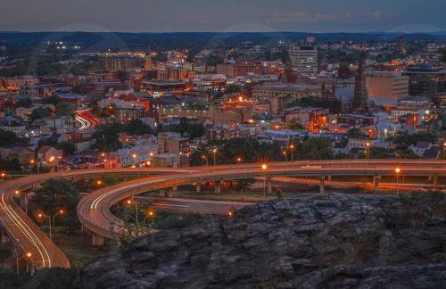 Bright, Stylish & Cozy 2Bed Unit w/Backyard & Grill Close to NYC! - Foto 39