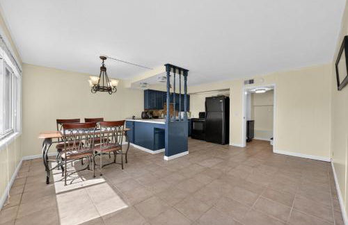 Lakefront Getaway with Private Dock & Scenic Views home - Foto 15