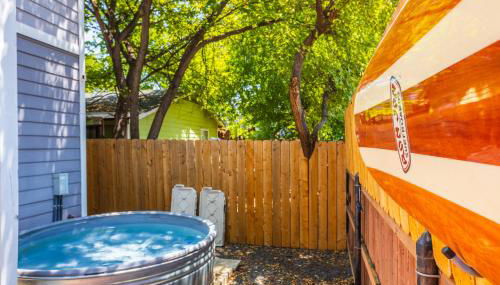 Modern 2-Story Cowboy Pool Home with King Beds Walk to 6th St & Rainey Street - Foto 5