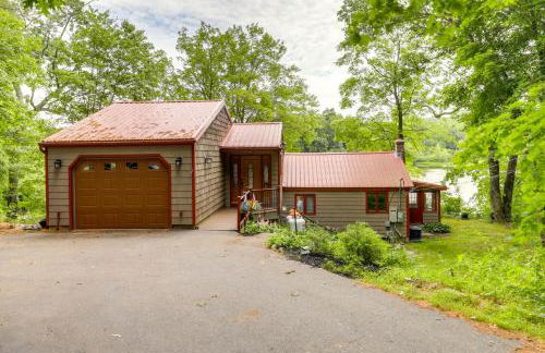 Lakefront Connecticut Retreat Near UConn - Foto 26