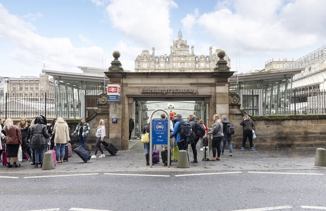 JOIVY Iconic Cockburn Street 4 Bedroom Apartment: Heart of Old Town - Foto 113