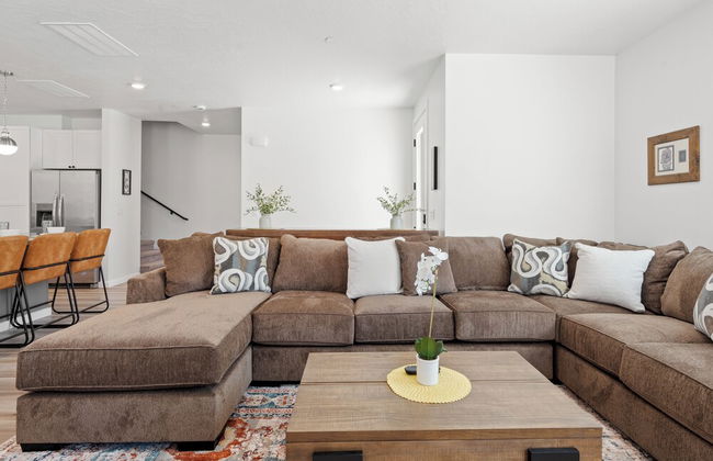 Touch of Class Stunning 5 Bdr! - Photo 19