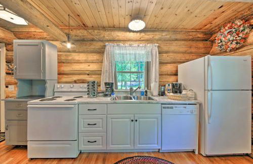 Expansive Moyie Riverfront Cabin - Pets Welcome! - Foto 9