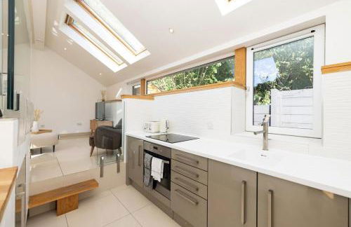 Argyl - The Foundry, A Bright One Bedroom House with Balcony - Photo 5