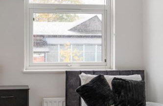 Large 4 Bed Brixton House - Parking Garden Wi-Fi & Sky TV! - Foto 4