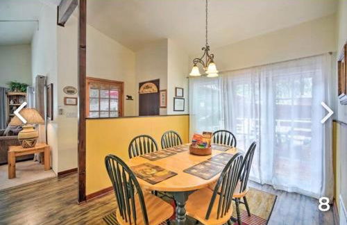 Spacious cozy chalet huge deck over seasonal creek - Foto 56