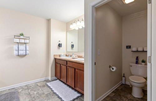 5BR Oasis with 3 Spa-Like Baths - Foto 32