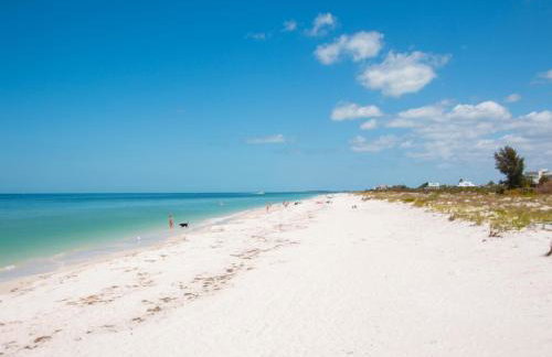 Mont Martre Condo 216 Beachfront 2 bedroom 2 bath at Mont Martre Condos 23117 - Foto 8