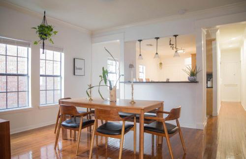 Cozy Bohemian Bungalow - Photo 10