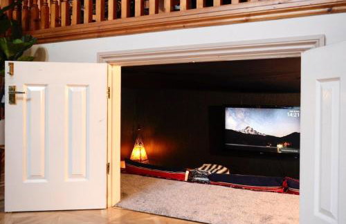 Seaside Chapel Retreat - 3-Bed Church Conversion - Snug Cinema & Free Parking - Foto 12