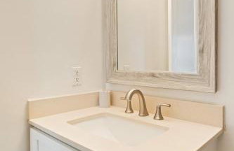 Experience Modern Luxury at Desert Hideaway - Foto 37