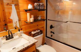 Sleeps 16 Luxury Cabin with Game Room & Hot Tub - Foto 25