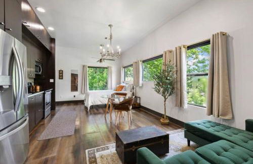 LUX Treehouse on Private Lake next to Lake Conroe with Game room, Paddleboards, Lake Views, and more! - Foto 24