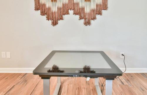 Cozy Home with Arcade, Ping Pong & Fenced Backyard - Foto 26