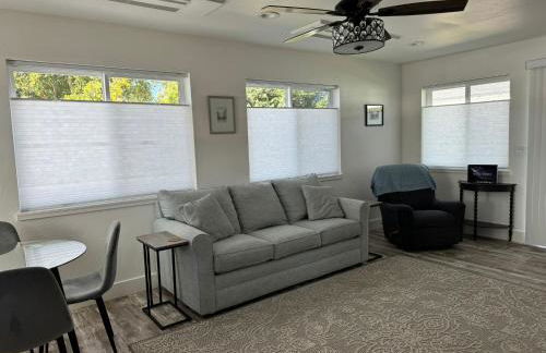 Newer Cozy Guest Cottage with Saltwater Spa! - Foto 13