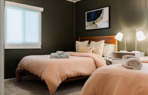 Beautiful 3BR Home Near Lake MI - Photo 6