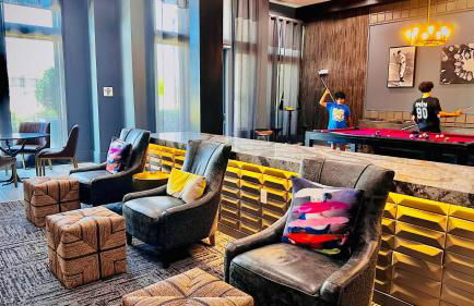 Lux Modern Apartment with Pool View & Prime Location - Foto 5