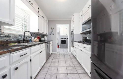 The Breezy Blue View with hot tub and pool - Foto 16