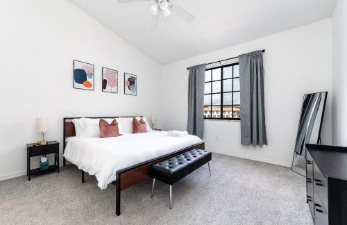 Newly Remodeled Lakefront Oasis - Foto 16