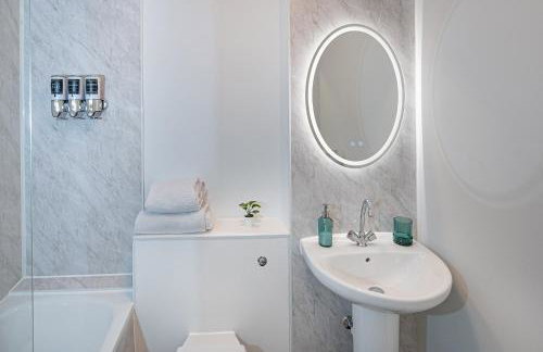 Reading 2-Bed Apartment & Parking - Photo 2