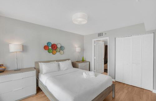 Fantastic 2BR Condo on 31st Floor Free Parking - Photo 18