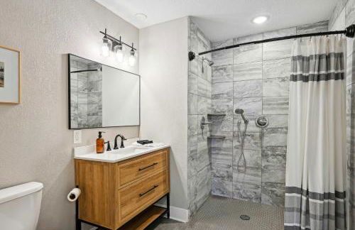 Waterfront Maple Lake Cabins with Private Beach! - Foto 34