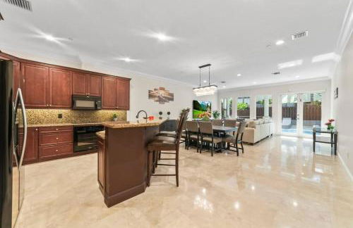 Lux Home with Rooftop & Elevator 2mi to Beach - Foto 5