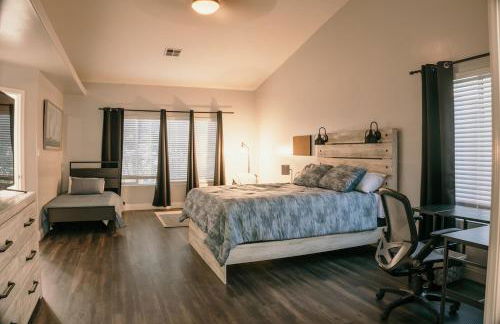 Stunning Home with Pool, Game Room and Firepit - Photo 7