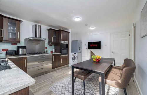 Ealing Manor - 6 beds 3 sofa beds sleeps 9 ppl - Foto 23