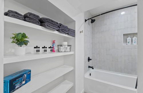 Stylish Phoenix Townhome - Foosball Table, Laundry, Parking! - Foto 10