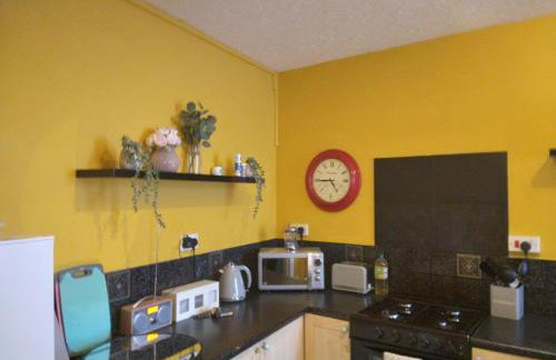 Cosy central 2 bedroom apartment - free parking - Foto 13