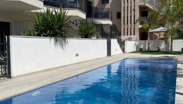 Air-conditioned Elisa Apartment with spacious sunroof lounge and swimming pool - Foto 5