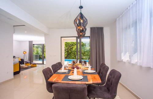 Villa Zora -luxurious villa with heated pool, sauna, 4 bedrooms, 10 persons max - Photo 10