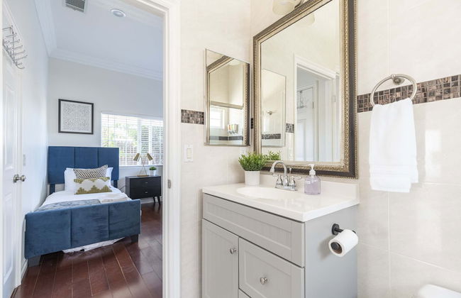 Elegant Retreat Modern Comforts Prime Location - Foto 42